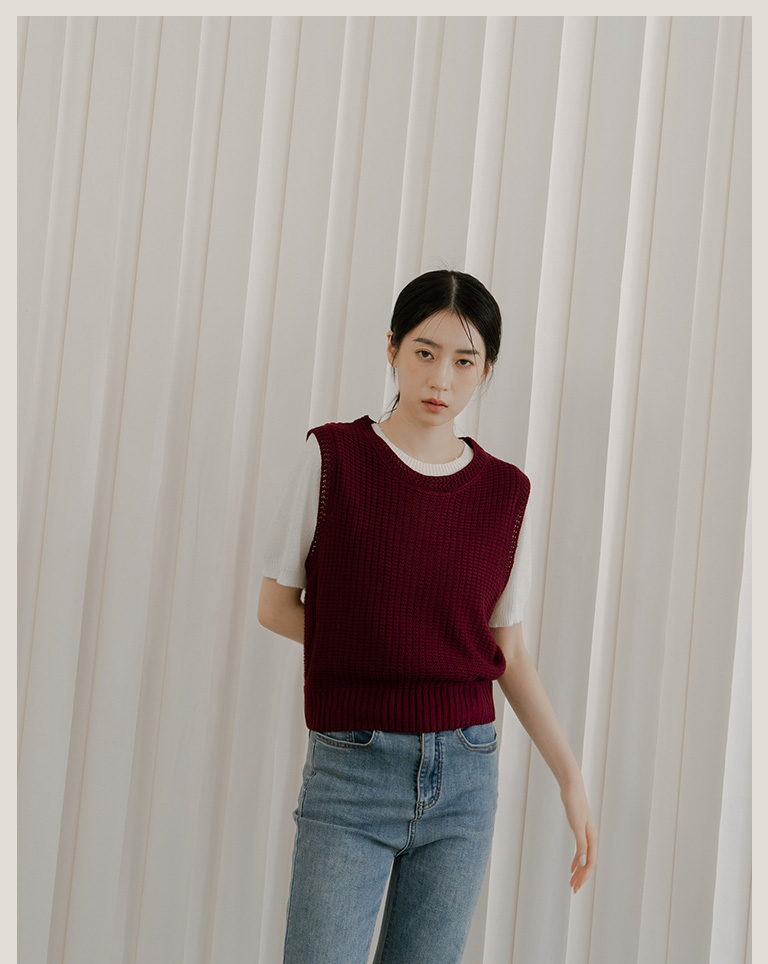 Fine knitted sleeveless top with hollow holes - Burgundy - QUEEN SHOP