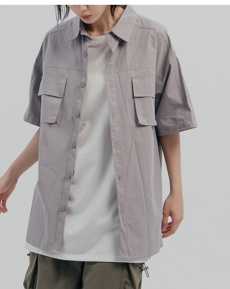 Big pocket buttoned wide short-sleeved shirt sold in two