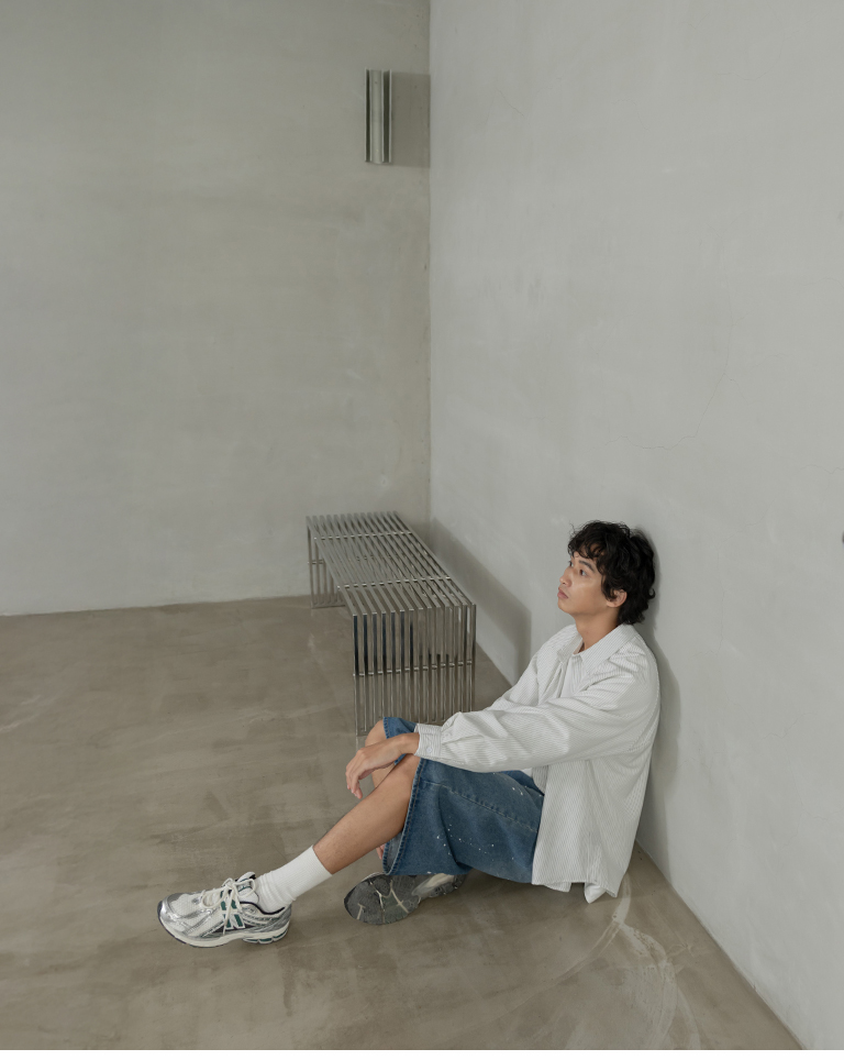 白