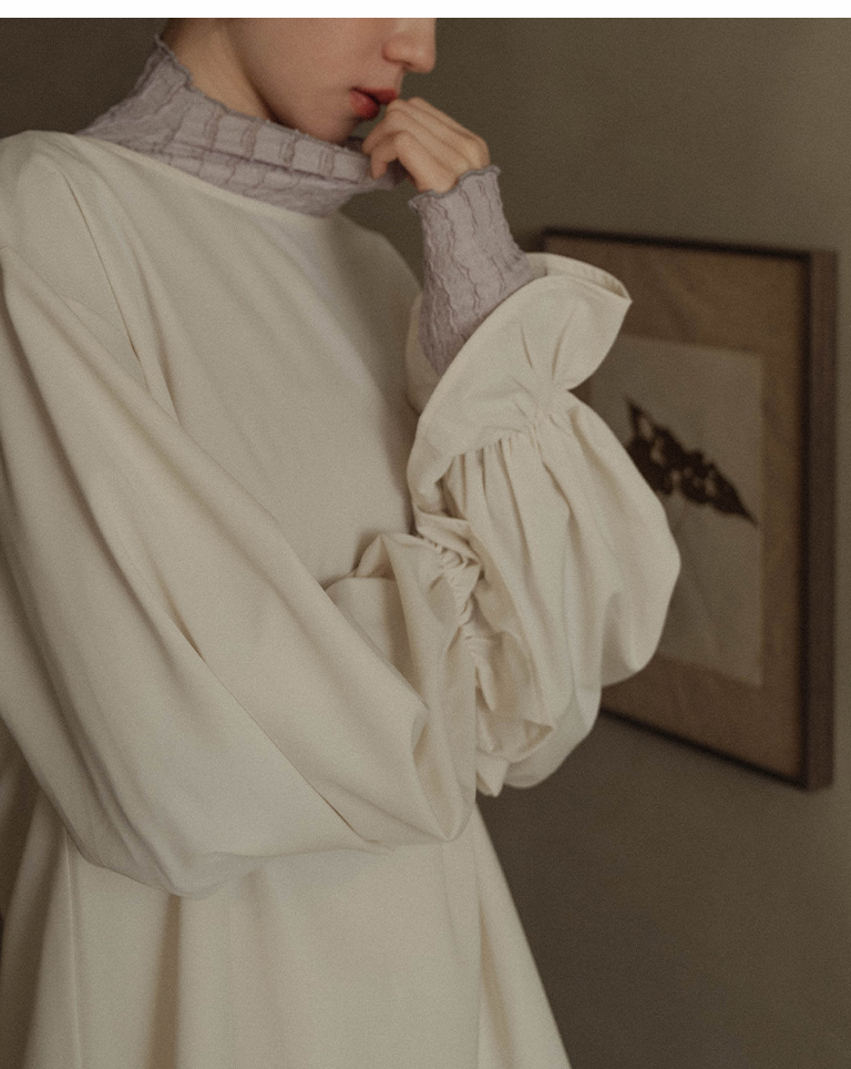 Simple plain top with round neck and puffy sleeves - Off-white