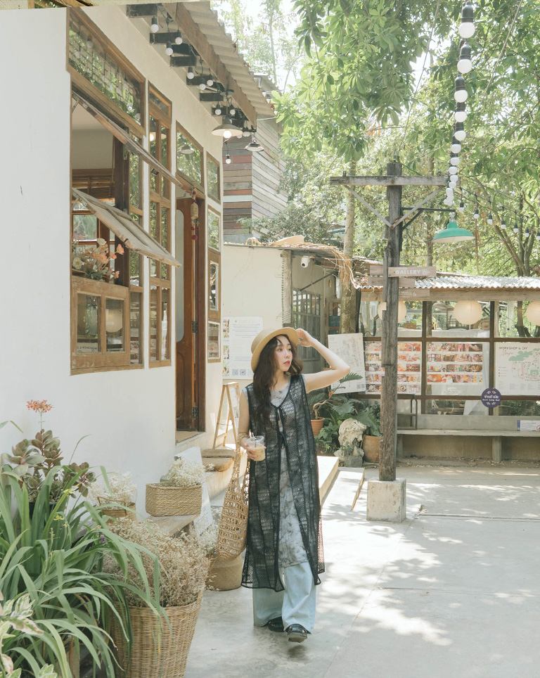 Double-strap mesh kaftan vest, available in two colors