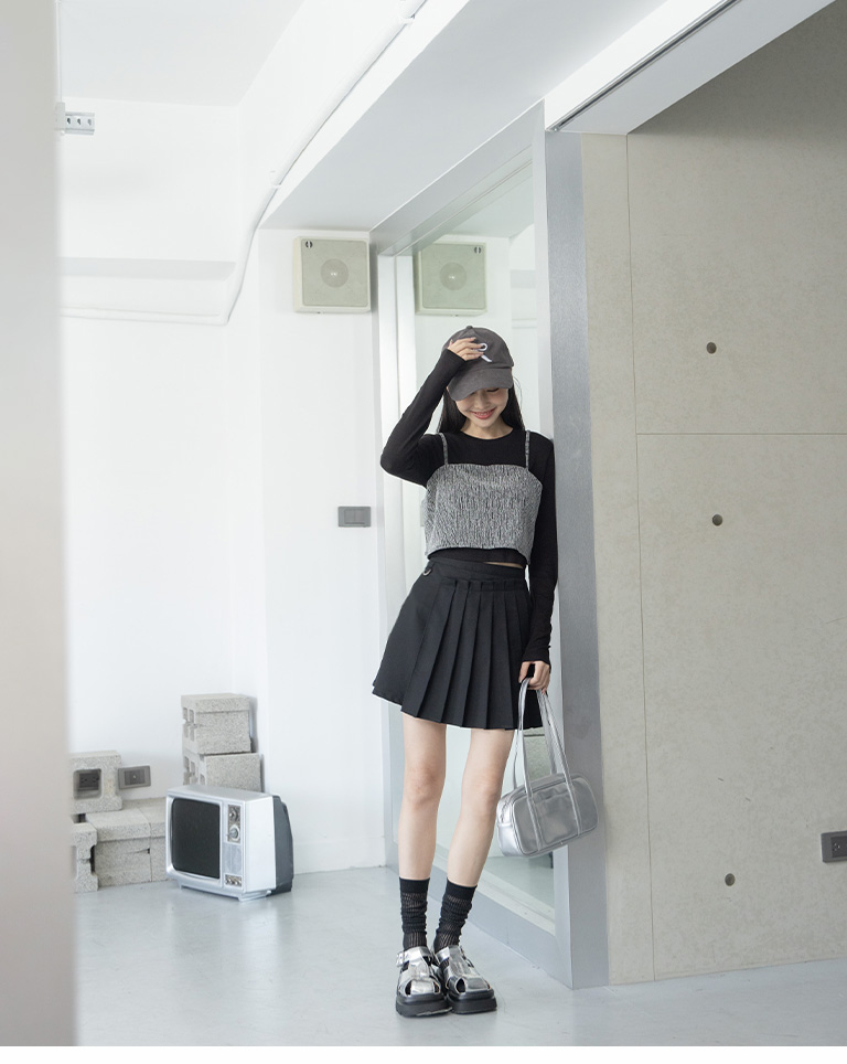Pleated skirt with asymmetrical shape, available in two