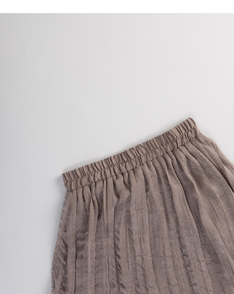 Long skirt with textured glossy crepe design sold in four colors QUEEN SHOP