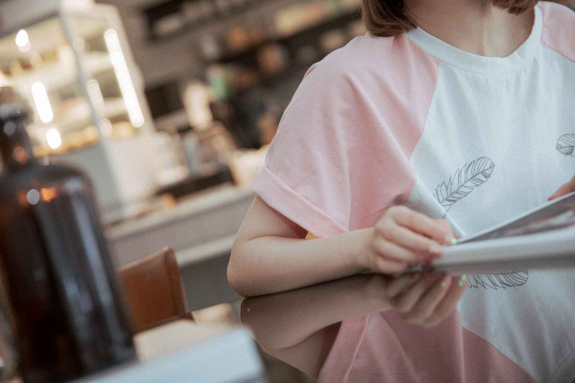 01037077